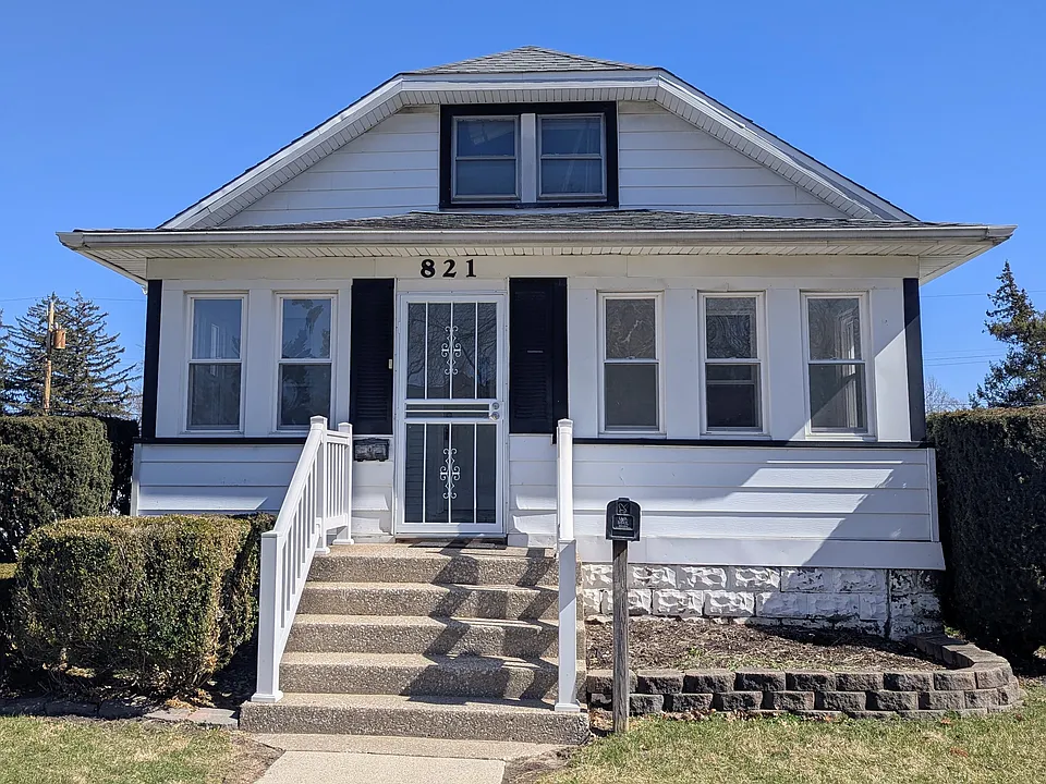 821 Lake St
