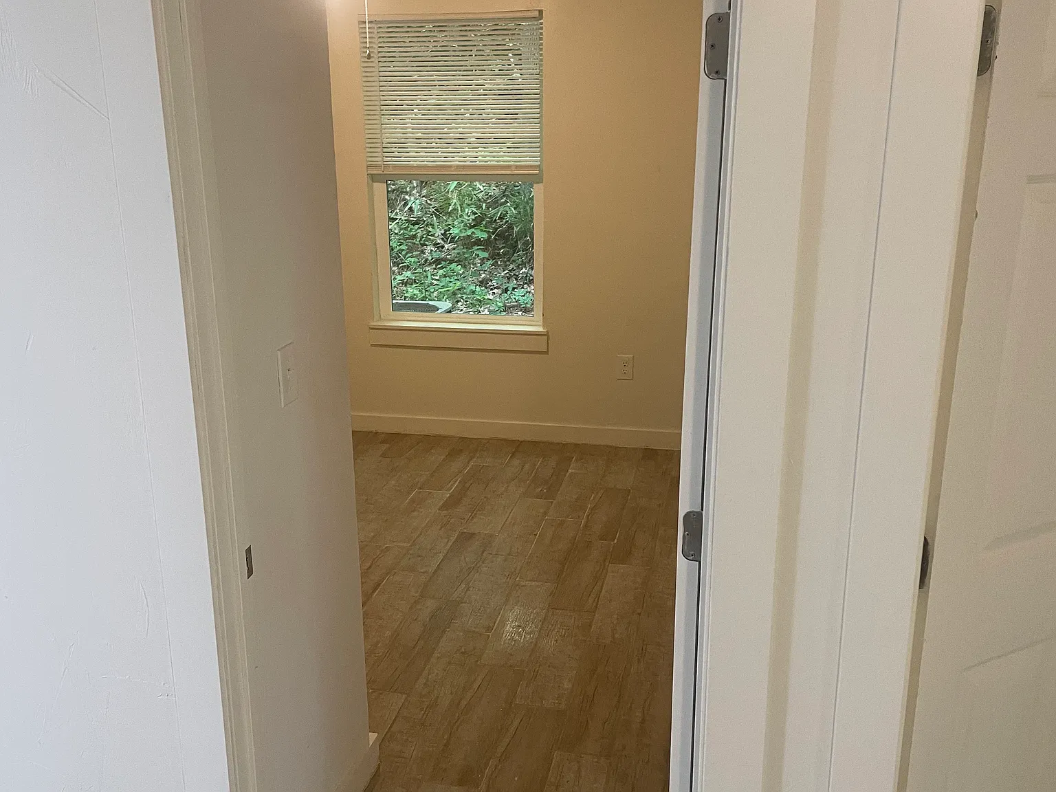 3 bed, 800 sqft, $995 — Photo 3