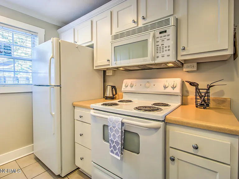 205 Florence Ave #4 — Photo 14