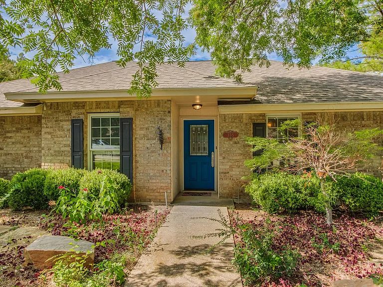 355 Aspenway Dr — Photo 2
