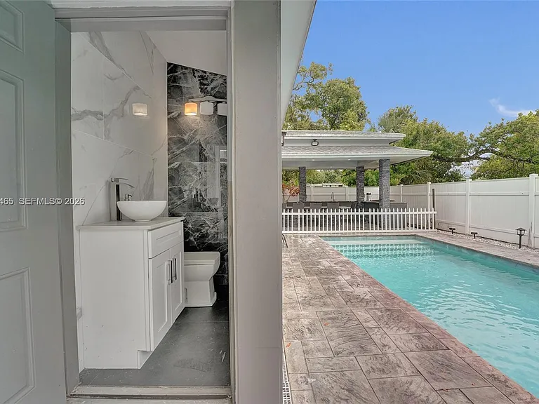 4541 SW 26th Ter — Photo 65