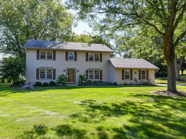 W226S4330 Coppersmith SQUARE, Waukesha, WI 53189