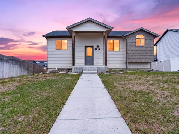 1238 Juneau Dr, Box Elder, SD 57719