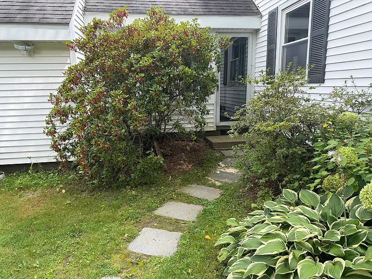 354 N Plain Rd — Photo 19