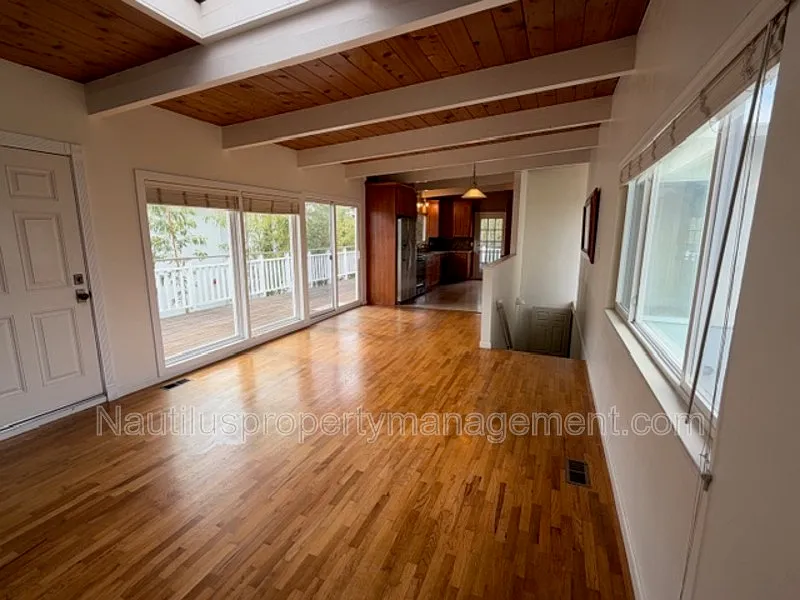 3 bed, 2.0 bath, 1642 sqft, $5,900 — Photo 3