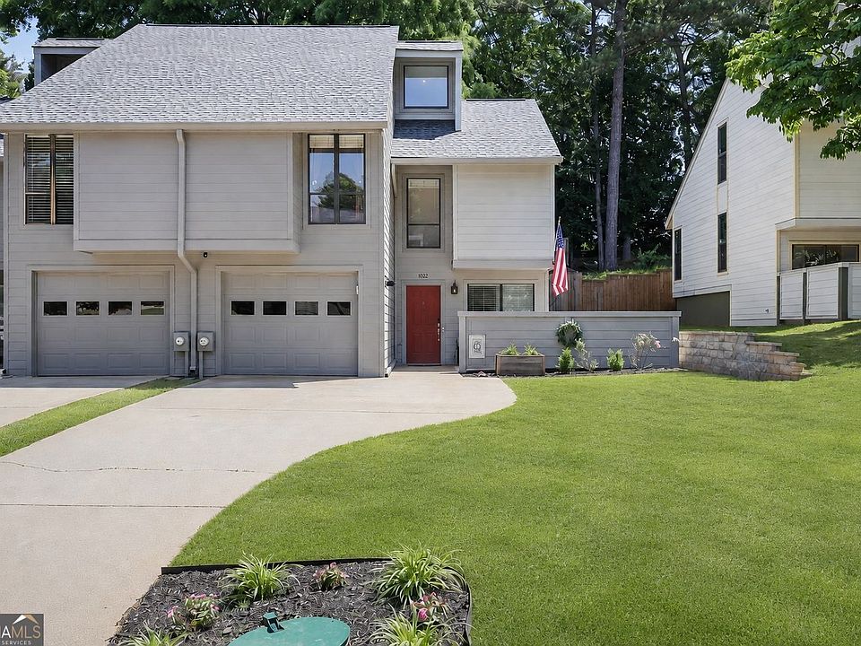 1st image of 1032 Creatwood Cir SE