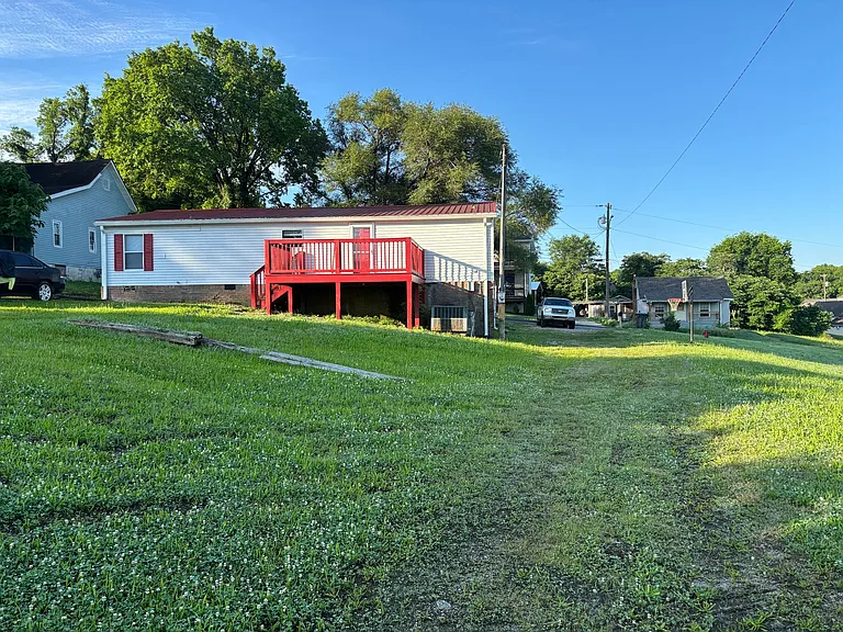 421 Hannaway St — Photo 3