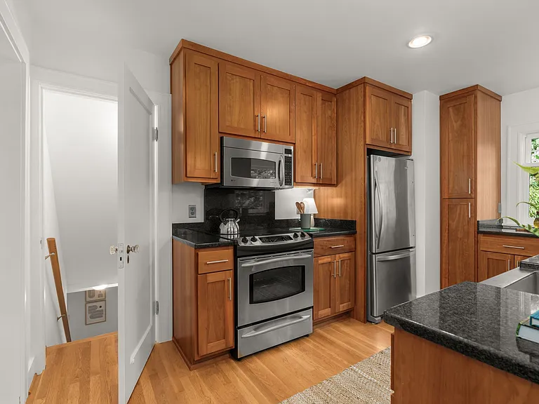 316 W Newell St #A — Photo 6