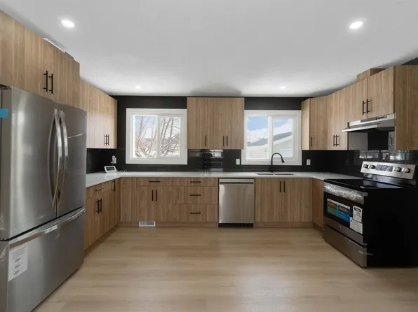 15015 95th St NW, Edmonton, AB T5E 3Z3