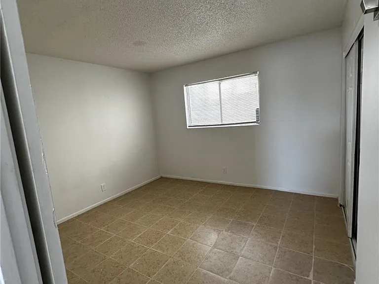 115 W New York Ave #11 — Photo 4