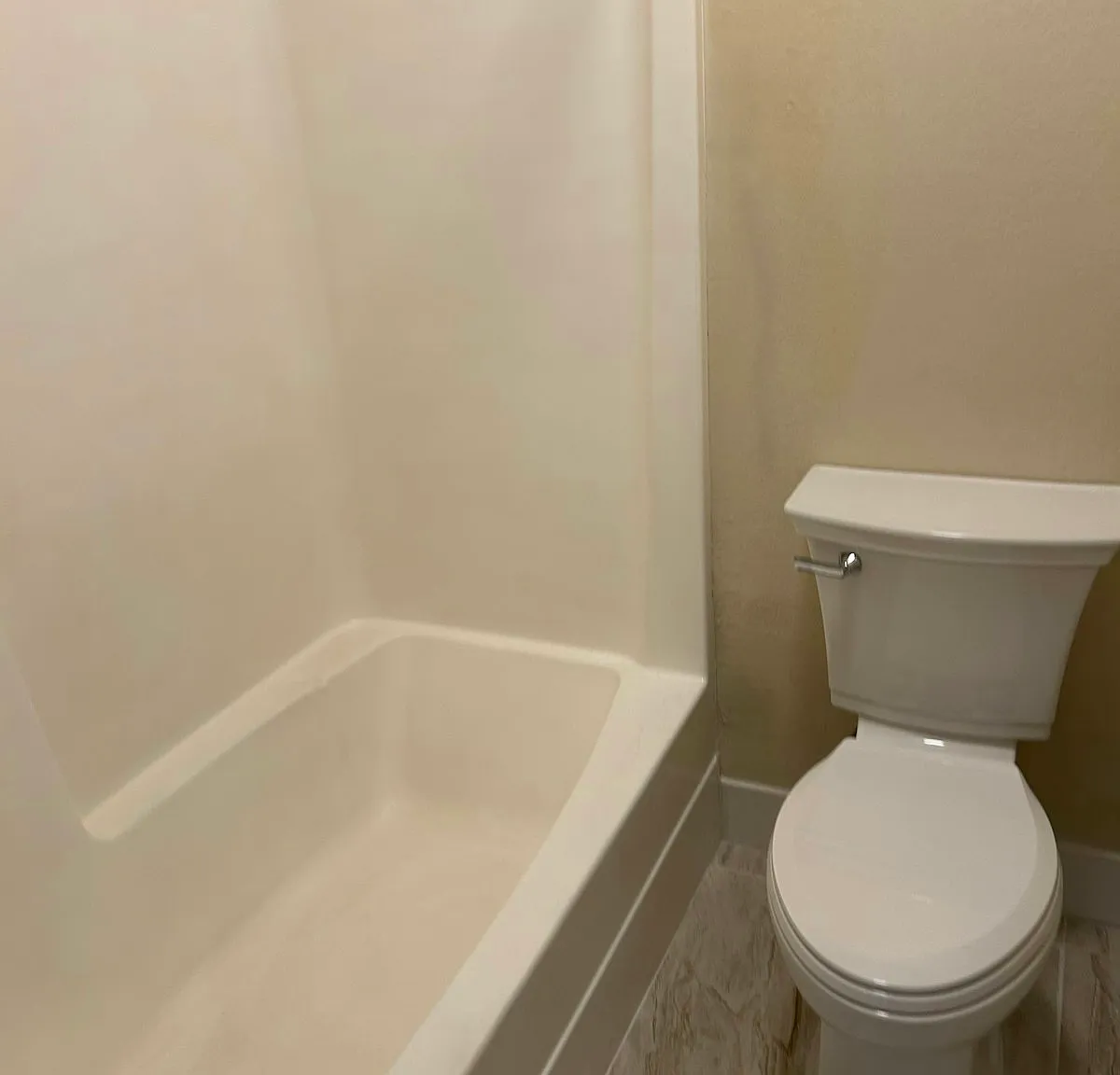2649 Woodridge Court, Unit 2 — Photo 3