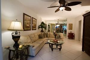 3rd image of 807 NE 1st St #W-3