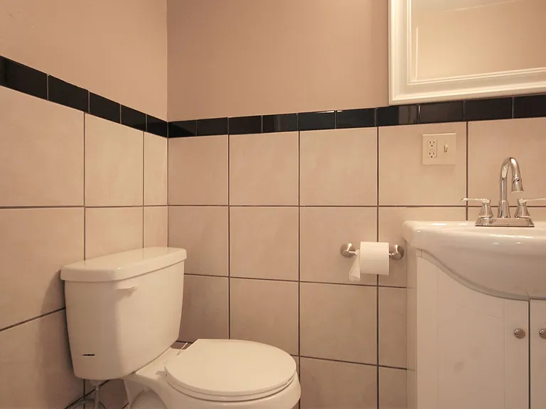 716 Benton St #1-4 — Photo 8
