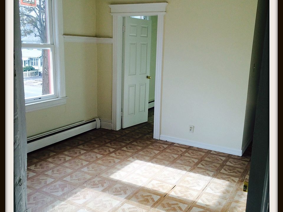 2nd image of 286 Halsted St APT 2R