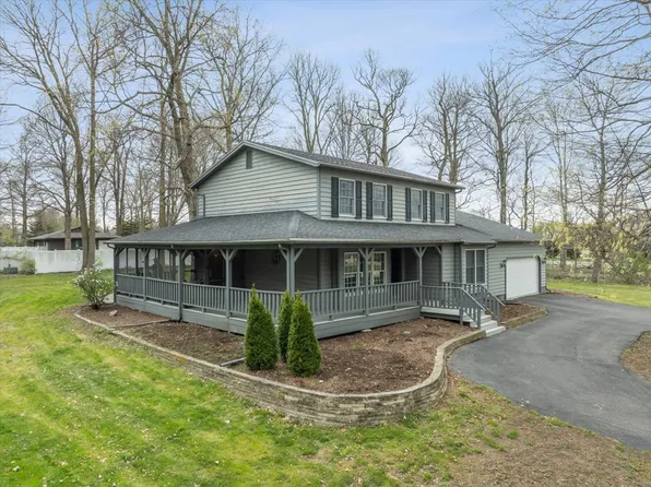 13950 Benjamin Ct, Bloomington, IL 61705