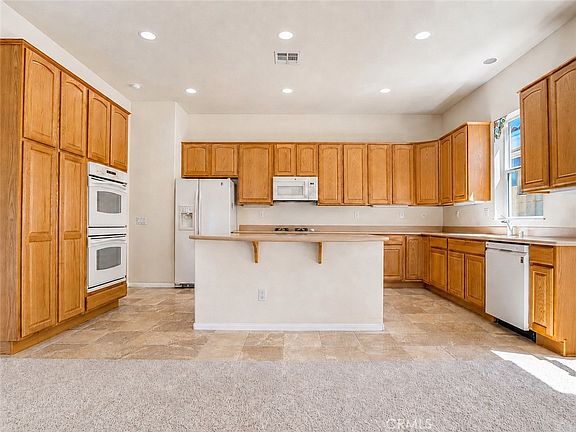 5th image of 987 Avenal Way