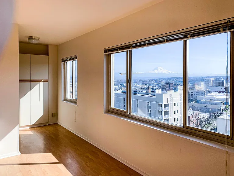 Park Tower Apartments — Photo 109