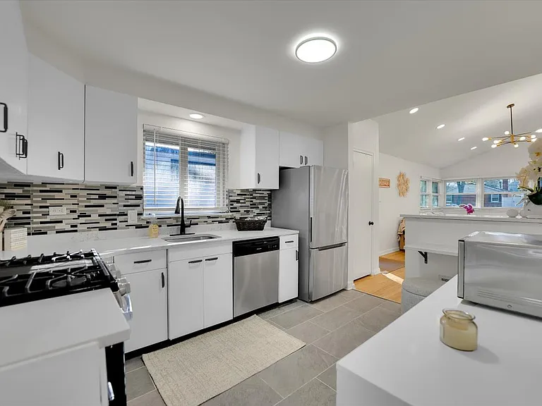 1317 Ferndale Ave — Photo 6