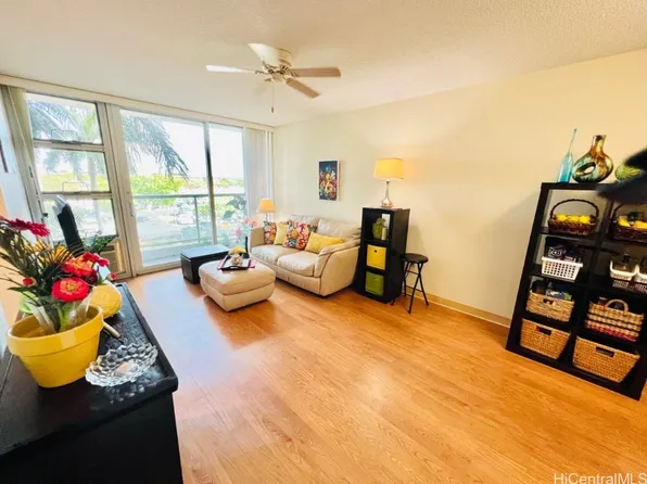 94-979 Kauolu Pl APT 307, Waipahu, HI 96797