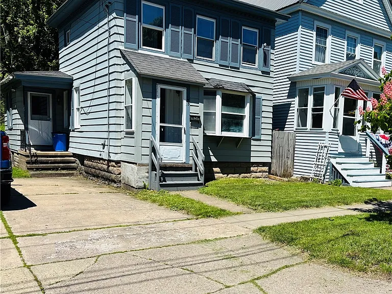 135 W Mohawk St — Photo 2