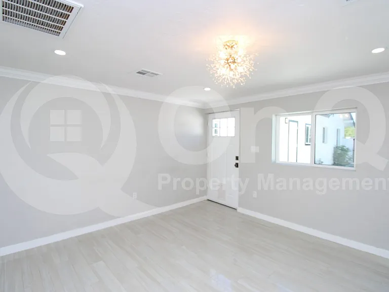 1321 E Willetta St #B — Photo 3