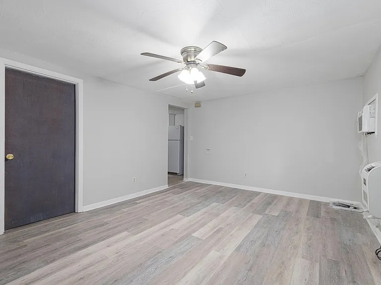 131 Captain Ave #4 — Photo 7