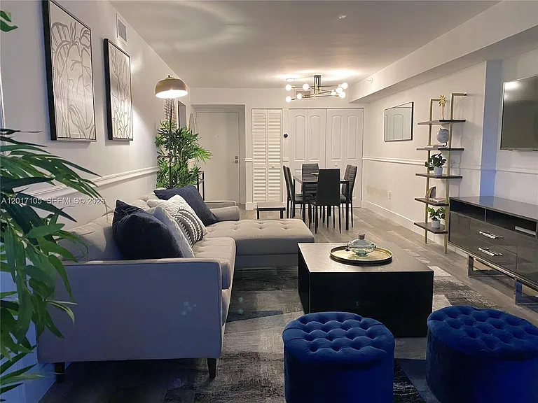 6820 Indian Creek Dr #9C — Photo 3