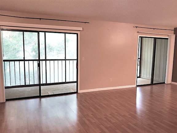 5th image of 10 Tarragona Ct