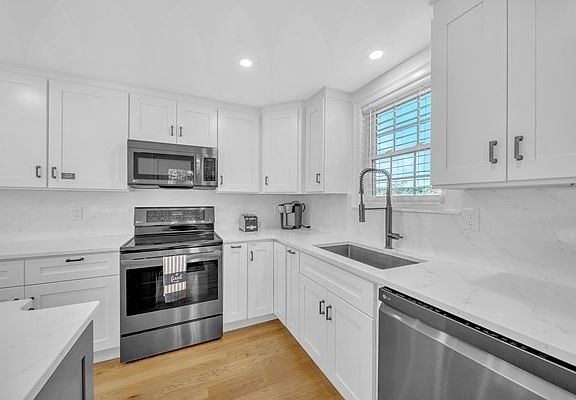 4th image of 35 Holbrook Ave