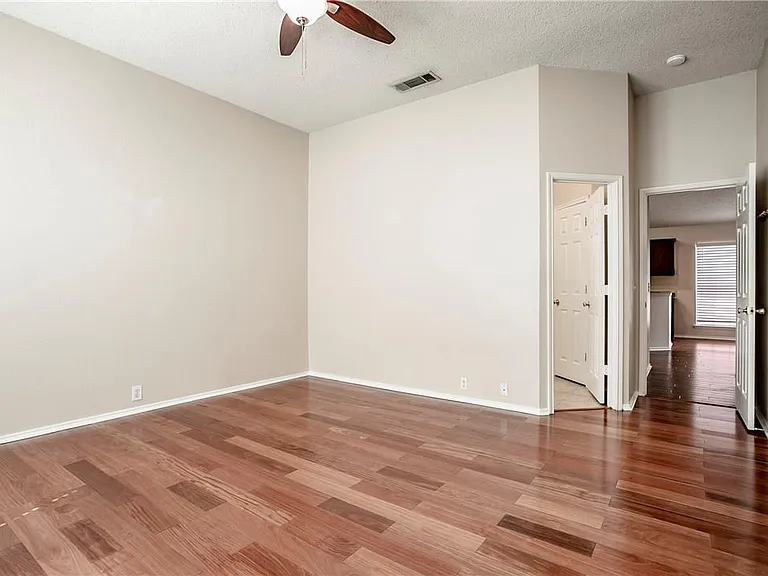 206 Meredith Ct — Photo 16