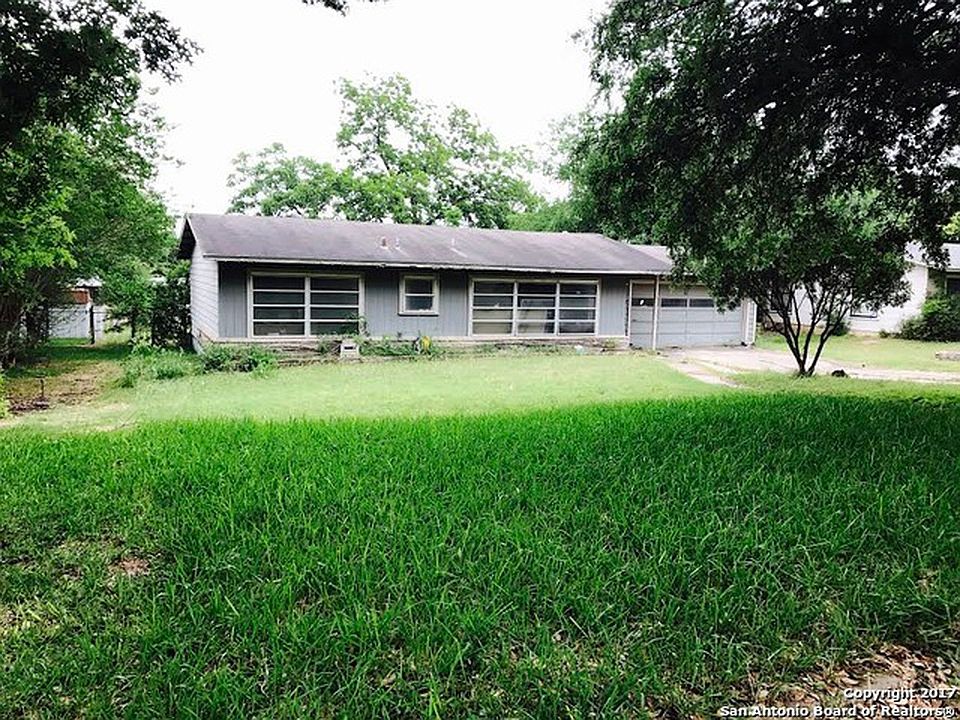 1st image of 1044 Ivy Ln
