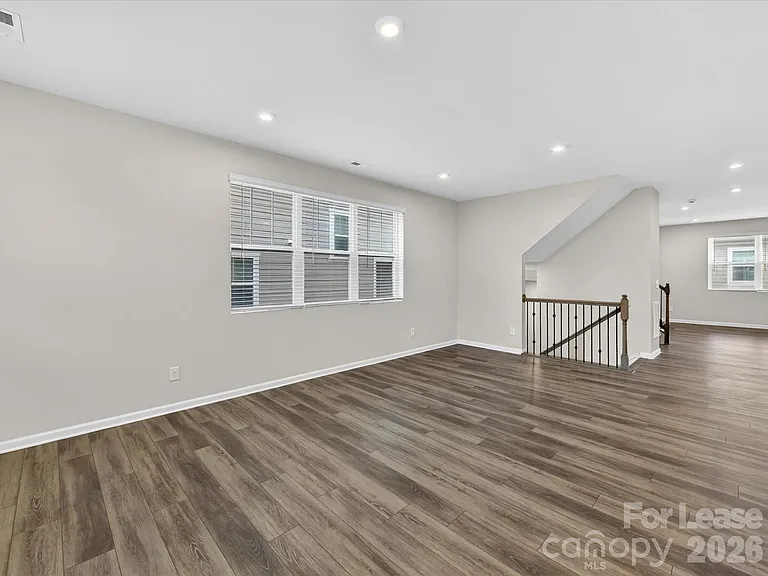 420 Burr St — Photo 16