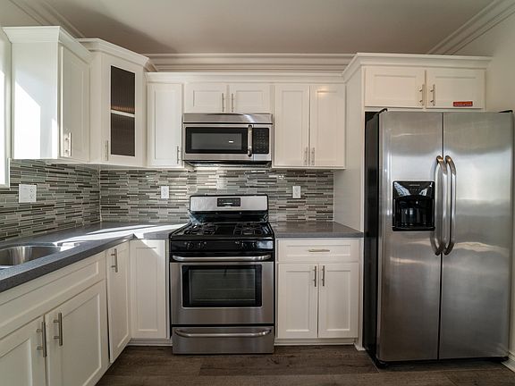 2nd image of 635 N Berendo St