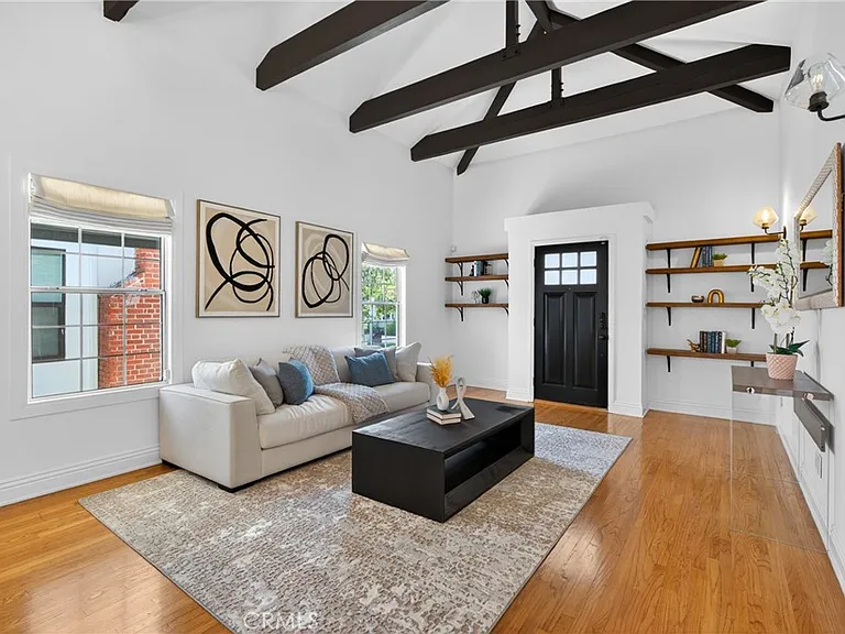 520 N Citrus Ave — Photo 6