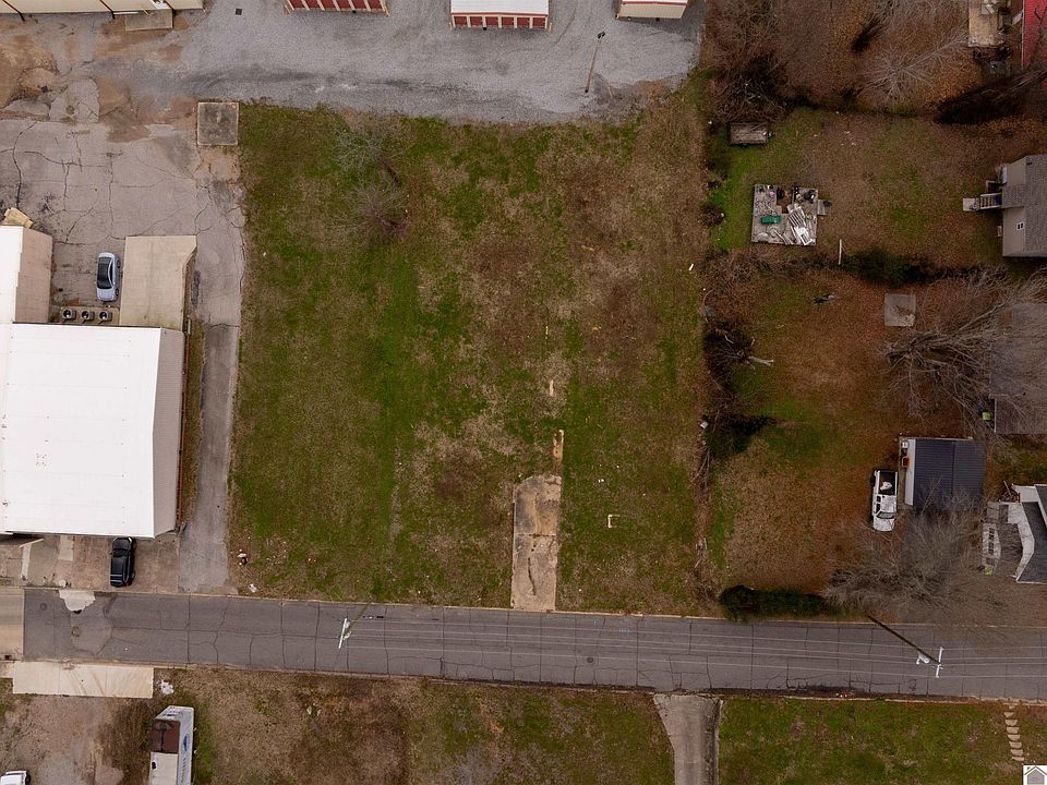 2nd image of 117/119 E Lee St