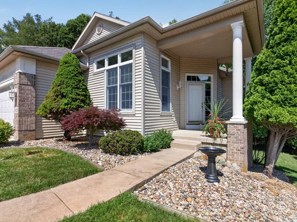3025 S Wooddale Dr, Jackson, MI 49203