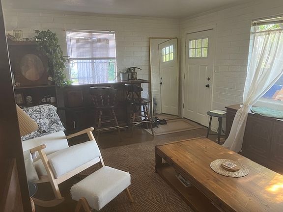 5th image of 1221 S Farmer Ave