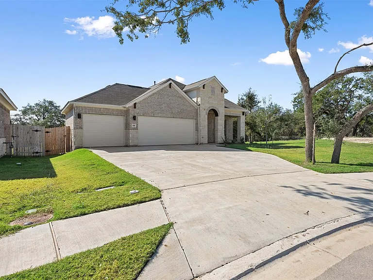 686 Treadwell Ln — Photo 40