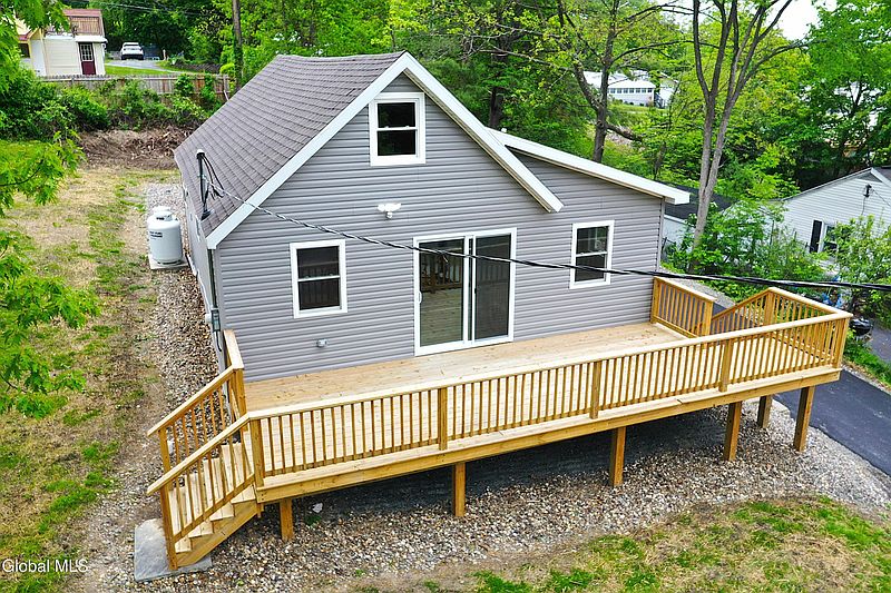 2nd image of 20 Franklin Avenue