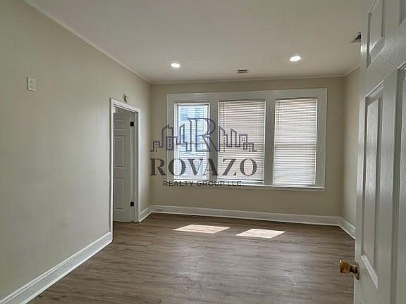 4th image of 105-107 Schley St #2L