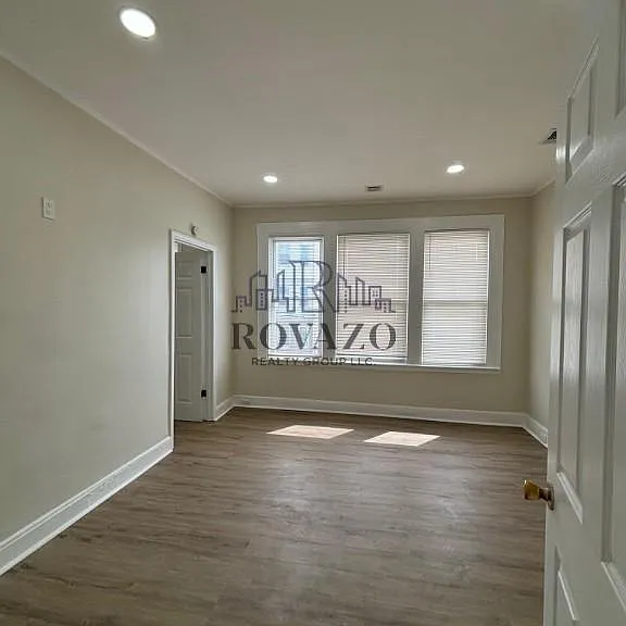 105-107 Schley St #2L — Photo 4