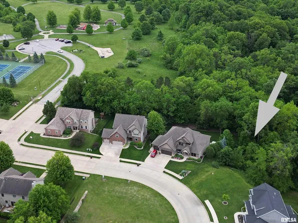 6711 N Water Oak Dr, Edwards, IL 61528