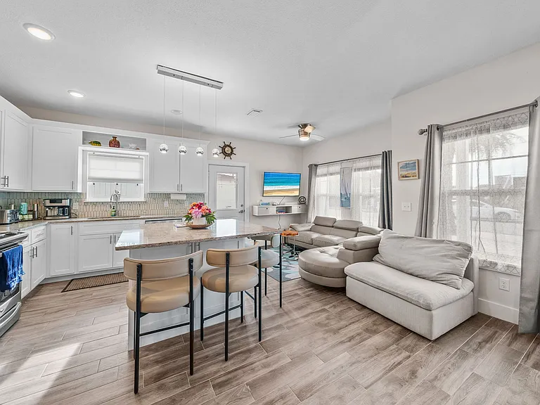 212 Corto Pl — Photo 45