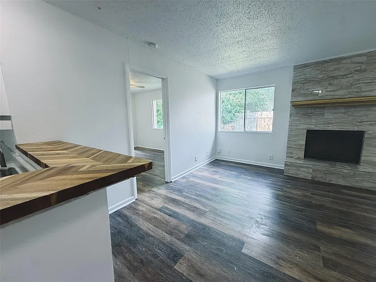 9906 Hundred Oaks Cir #B — Photo 16