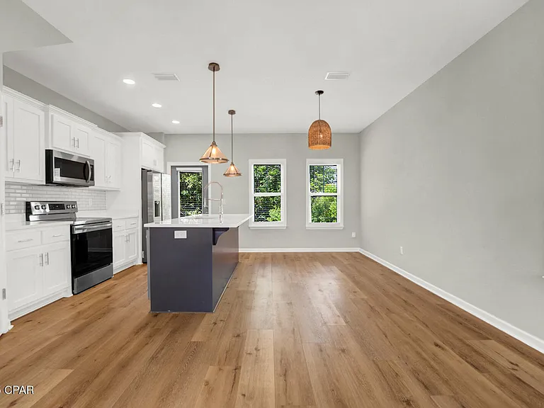 408 Raven Ln — Photo 11