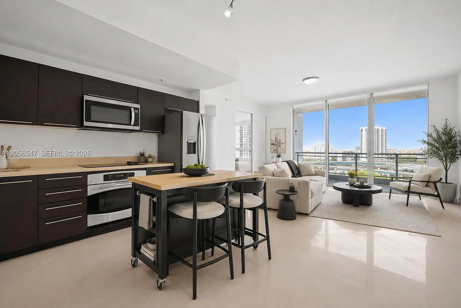 Ivy Condo — Photo 1