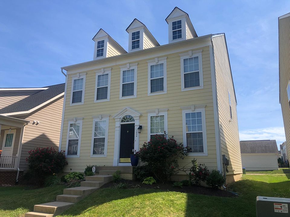 1st image of 1004 Saunders Dr
