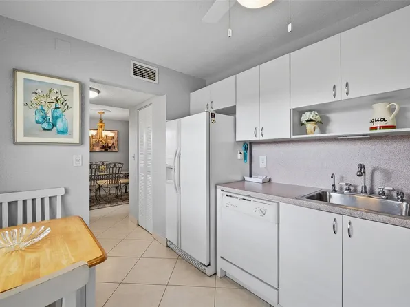 3990 NW 42nd Avenue #305, Lauderdale Lakes, FL 33319