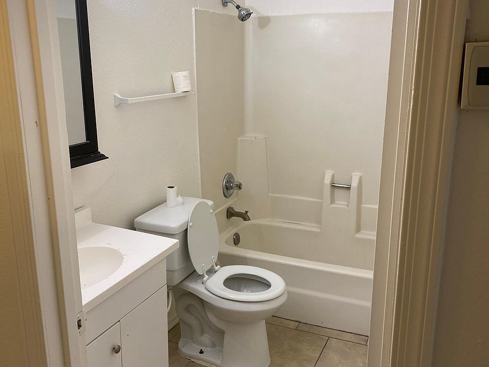 1st image of 2715 E Marconi Ave #3