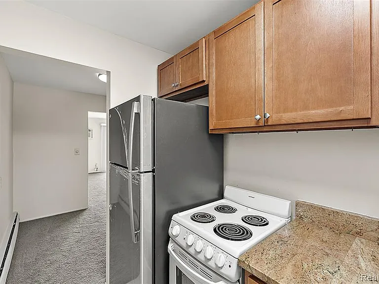 2859 E Maple Rd #15 — Photo 11